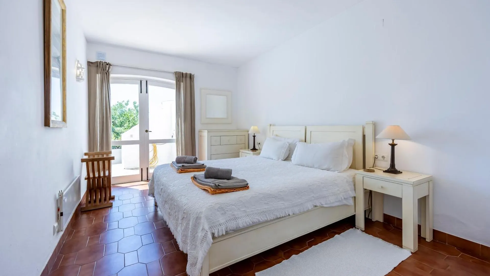 Coolhousesalgarve Luz, 3 Bed Linked House, Pool, Superb Panoramic Sea View, Casa Das Buganvilias